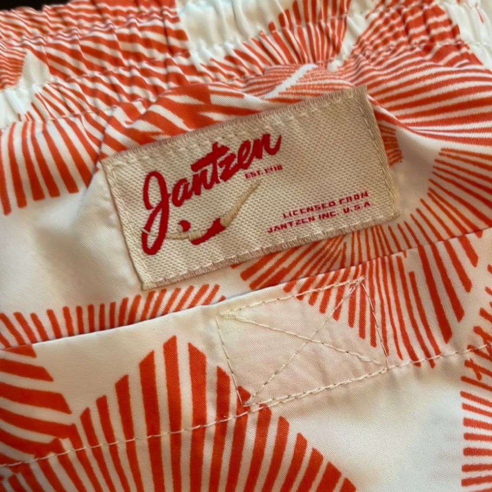 JANTZEN SWIMWEAR. MEN'S SWIM SHORT - L
